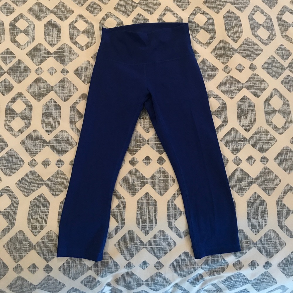 Lululemon Wunder Under Crop - Size 6.